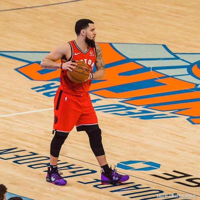 纽约尼克斯发布备战花絮，清晨门线救险，意甲任务艰巨，高层口径保持一致(尼克杨表情包)